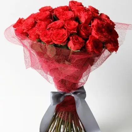 Lady In Red (50 Roses)